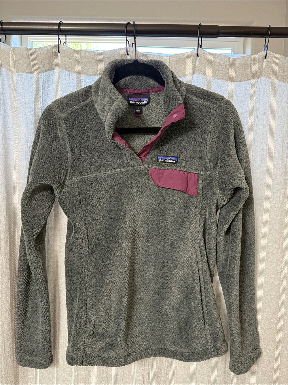 Patagonia Women’s Re Tool 1/4 Snap Gray Fleece Pullover with Plum Accent